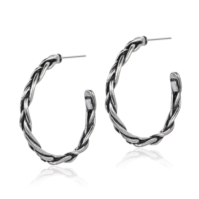 La versión coreana de la moda y hermosos pendientes.